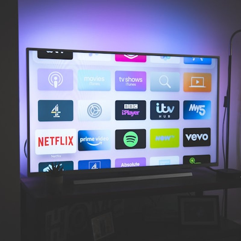 Combo Phòng Khách Đẳng Cấp: Tivi OLED 65' + Soundbar 490W + Điều Hòa Inverter 1.5HP